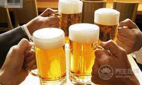 六类人绝不能喝啤酒 高血压患者喝啤酒使血压剧升