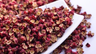 治白发的方法 花椒泡脚是否可以治疗白发