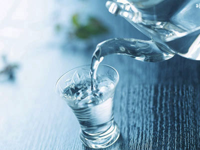 喝水时水太热不小心烫到喉咙怎么办