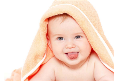 为什么有些小孩子生下来就手指粘连-易网健康<a href=http://www.ewebol.com/jkys/ target=_blank class=infotextkey>养生</a>网 为什么有些小孩子生下来就手指粘连