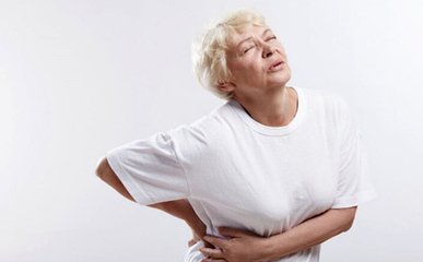 为什么早上起床之后会出现腰酸的情况-易网健康<a href=http://www.ewebol.com/jkys/ target=_blank class=infotextkey>养生</a>网 为什么早上起床之后会出现腰酸的情况