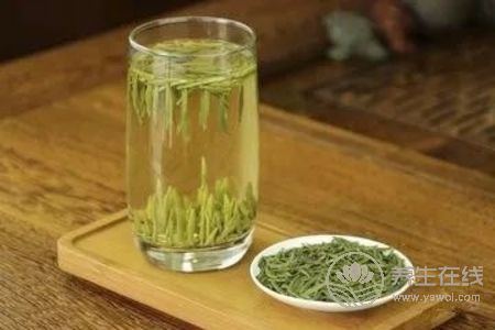 常喝绿茶有什么好处?喝绿茶的功效是什么?-易网健康<a href=http://www.ewebol.com/jkys/ target=_blank class=infotextkey>养生</a>网 常喝绿茶有什么好处?喝绿茶的功效是什么?