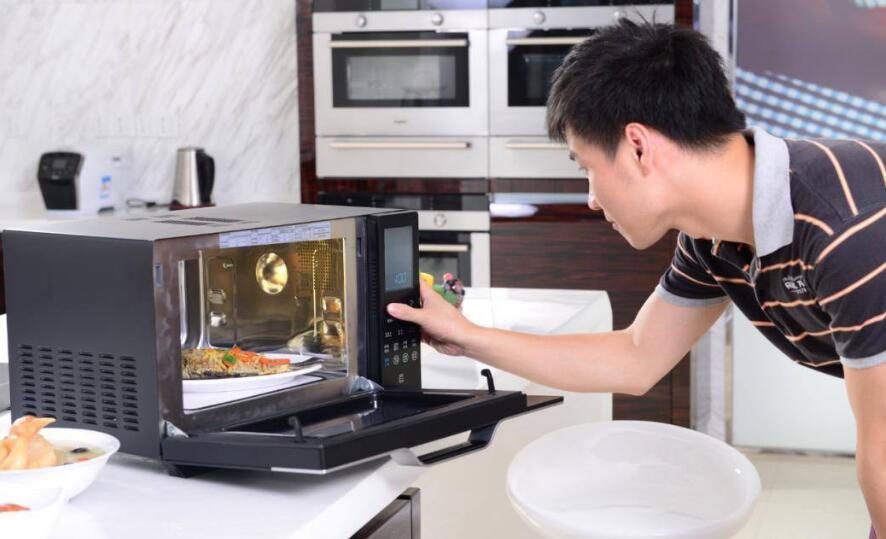 如何正确的使用微波炉给奶瓶消毒