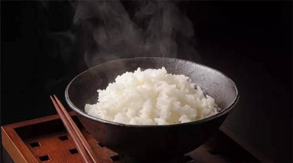 用电饭煲蒸米饭的技巧以及制作方法