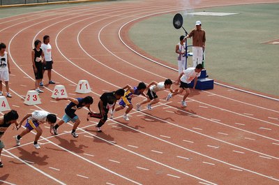 一百米短跑这项运动存在着哪些技巧-易网健康<a href=http://www.ewebol.com/jkys/ target=_blank class=infotextkey>养生</a>网 一百米短跑这项运动存在着哪些技巧