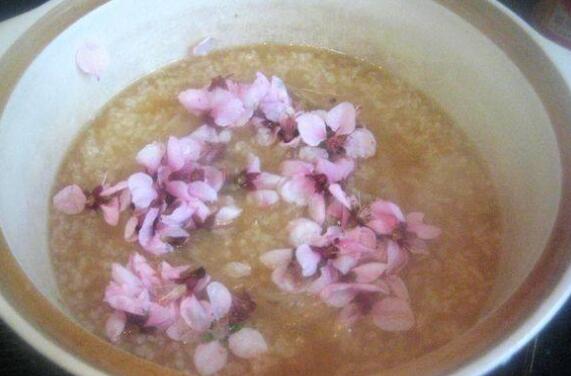 桃花粥怎么做 桃花粥的作用与功效
