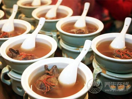 鸽子汤怎么炖最营养 鸽子汤的做法