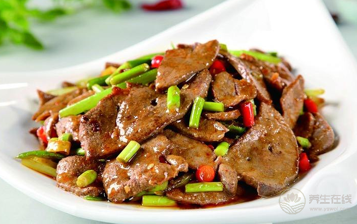吃什么摆脱熊猫眼？推荐8种食物吃走熊猫眼