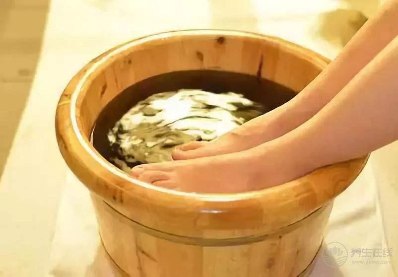 每天用它来泡脚，暖身还能抗衰老！家家都有，赶快去试试